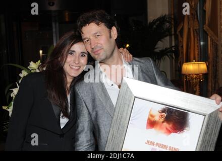 Jean-Pierre Danel et sa femme Marie a l’hotel Balzac a Parigi, Francia, le 25 mai 2016. Jean-Pierre Danel a recu un disque de platine pour son album Guitare Tribute. Foto Alain Apaydin/ABACAPRESS.COM Foto Stock