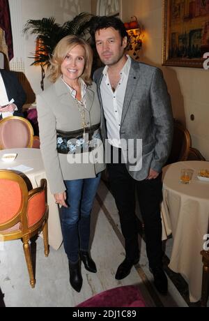 Jean-Pierre Danel, Fabienne Amiach a l’hotel Balzac a Parigi, Francia, le 25 mai 2016. Jean-Pierre Danel a recu un disque de platine pour son album Guitare Tribute. Foto Alain Apaydin/ABACAPRESS.COM Foto Stock