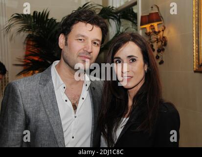 Jean-Pierre Danel et sa femme Marie a l’hotel Balzac a Parigi, Francia, le 25 mai 2016. Jean-Pierre Danel a recu un disque de platine pour son album Guitare Tribute. Foto Alain Apaydin/ABACAPRESS.COM Foto Stock