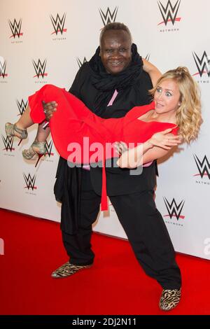 MAGLOIRE ET ENORA MALAGRE - CATCH - WWE LIVE PARIS A l'Accor HOTEL ARENA BERCY Foto di Nasser Berzane/ABACAPRESS.COM Foto Stock