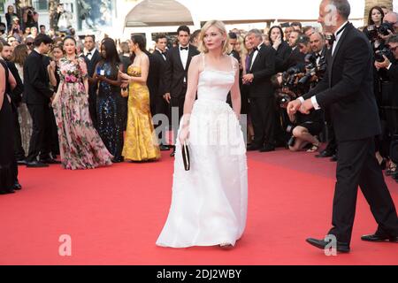 Kirsten Dunst - CANNES 2016 - MONTEE DES MARCHES DU FILM 'LOVING' Foto di Nasser Berzane/ABACAPRESS.COM Foto Stock