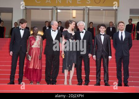 Oliver Bonnaud, Nadege Ouedraogo, Luc Dardenne, Adele Haenel, Jean-Pierre Dardenne, louka Minnella, Jeremy Renier - CANNES 2016 - MONTEE DES MARCHES DU FILM ' LA FILLE INCONNUE (LA RAGAZZA SCONOSCIUTA)' Foto di Nasser Berzane/ABACAPRESS.COM Foto Stock