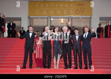 Oliver Bonnaud, Nadege Ouedraogo, Luc Dardenne, Adele Haenel, Jean-Pierre Dardenne, louka Minnella, Jeremy Renier - CANNES 2016 - MONTEE DES MARCHES DU FILM ' LA FILLE INCONNUE (LA RAGAZZA SCONOSCIUTA)' Foto di Nasser Berzane/ABACAPRESS.COM Foto Stock