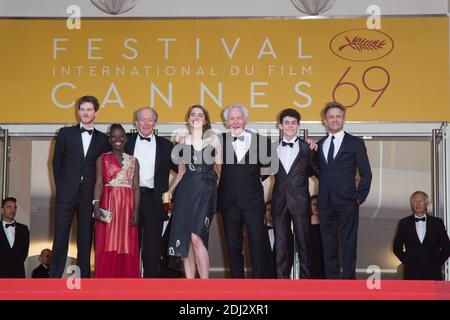 Oliver Bonnaud, Nadege Ouedraogo, Luc Dardenne, Adele Haenel, Jean-Pierre Dardenne, louka Minnella, Jeremy Renier - CANNES 2016 - MONTEE DES MARCHES DU FILM ' LA FILLE INCONNUE (LA RAGAZZA SCONOSCIUTA)' Foto di Nasser Berzane/ABACAPRESS.COM Foto Stock