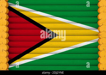 Bandiera nazionale della Guyana su un muro di legno sullo sfondo. Il concetto di orgoglio nazionale e un simbolo del paese. Bandiere dipinte su una casa Foto Stock