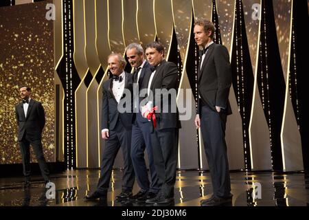 OLIVIER ASSAYAS, CRISTIAN MUNGIU - PRIX DE LA MISE EN SCENA EX-AEQUO - CANNES 2016 - CEREMONIE DE CLOTURE - PALMARES FOTO DI NASSER BERZANE/ABACAPRESS.COM Foto Stock