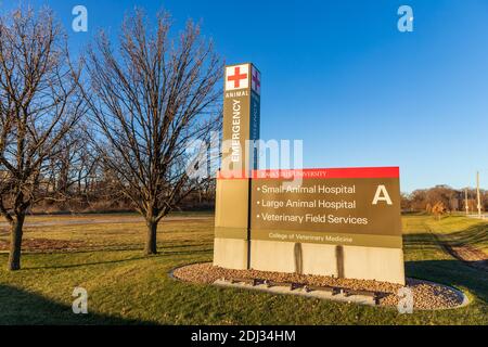 Ames, IA, USA - 4 dicembre 2020: Iowa state University College of Veterinary Medicine Animal Emergency Entrance Foto Stock