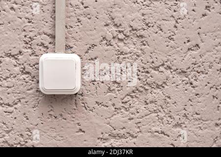 Imbiancato vernice bianca sul muro di pietra vicino Foto stock - Alamy