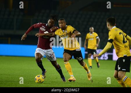 Soualiho Meite e Marvin Zeegelaar di Udinese Calcio durante il Serie A match tra Torino FC e Udinese Calcio AT Stadio Olimpico Grande Torino Foto Stock