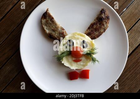 Tagli con purè di patate in forma di coniglio Foto Stock