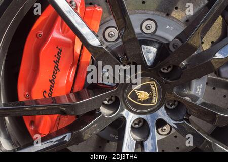 Close up detail of the rear gloss black wheel of a Rosso Mars red Lamborghini Gallardo LP 570-4 Super Trofeo Stradale Stock Photo