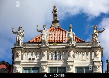 Le facciate delle restaurate case patrizie Gdańsk nel Lungo mercato Foto Stock