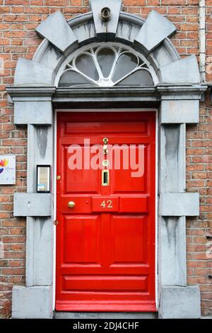 Bunte Tuer, Haus, Parlamento Street, Kilkenny, Irlanda, Großbritannien Foto Stock