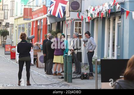 Netflix Drama la corona filmando l'investitura del principe Carlo ai castelli di Caernarfon, Galles del Nord Credit: Mike Clarke/ Alamy Foto d'archivio Foto Stock