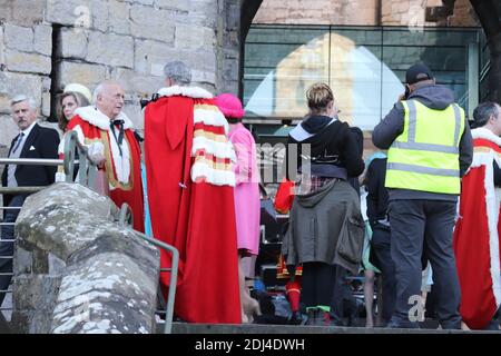 Netflix Drama la corona filmando l'investitura del principe Carlo ai castelli di Caernarfon, Galles del Nord Credit: Mike Clarke/ Alamy Foto d'archivio Foto Stock