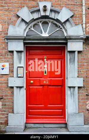 Bunte Tuer, Haus, Parlamento Street, Kilkenny, Irlanda, Großbritannien / Tür Foto Stock