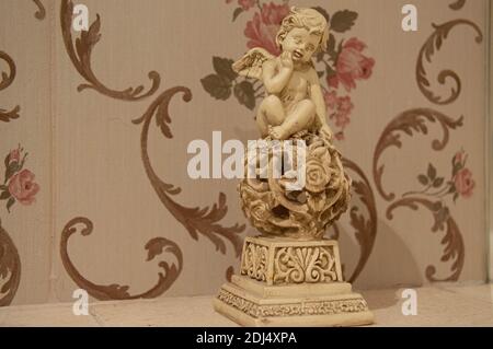 Vecchi modelli sulla parete. Sfondo vecchio. Decorazione della casa. Foto Stock