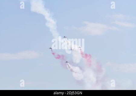 TURCHIA/ANTALYA 04/23/2016: La squadra di dimostrazione dell'Aeronautica Turca e l'aereo da combattimento F5 sono gli aerei dimostrativi. Il team, che esegue un Foto Stock