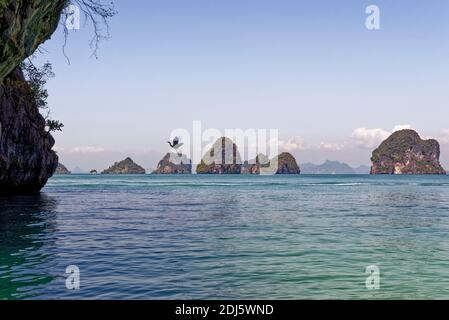 Crociera nella laguna di Koh Hong nel Mare delle Andamane e Parco Tharn Bok Khorani nella Provincia di Krabi - Thailandia - 28 gennaio 2020 Foto Stock