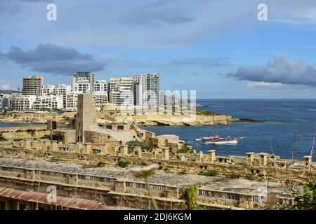 Una vista di Sliema da Fort St Elmo a la Valletta, Malta Foto Stock