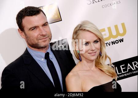 Liev Schreiber e Naomi Watts arrivano al diciottesimo premio annuale Critics' Choice Movie Awards tenutosi presso l'aeroporto di Santa Monica Barker Hangar a Los Angeles, CA, USA il 10 gennaio 2013. Gli attori, che hanno due figli, hanno annunciato la loro separazione lunedì 26 settembre 2016, in una dichiarazione congiunta. Foto di Lionel Hahn/ABACAPRESS.COM Foto Stock