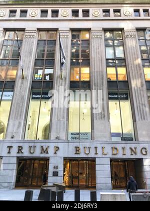 New York, Stati Uniti. 10 dicembre 2020. Il Trump Building è visto il 10 dicembre 2020 al 40 di Wall Street nel Financial Distrt di New York. L'edificio a 71 piani, alto 927 piedi, si trova in Wall Street tra Nassau e William Street. (Foto di Samuel Rigehaupt/Sipa USA) Credit: Sipa USA/Alamy Live News Foto Stock