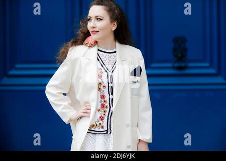 Street Style, Georgiana Boboc (blogger: Traffico d'epoca) in arrivo ad Alexis Mabille Autunno-Inverno 2016-2017 Haute Couture show tenuto a Place Vendome, a Parigi, Francia, il 5 luglio 2016. Foto di Marie-Paola Bertrand-Hillion/ABACAPRESS.COM Foto Stock