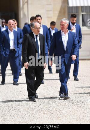 Il capo allenatore Didier Deschamps, Noel le graet (presidente della Federazione Francese di Calcio) con i giocatori della squadra francese UEFA Euro 2016 che arrivano all'Elysee per un ricevimento a Parigi, in Francia, il 11 luglio 2016. La Francia ieri sera ha perso LA finale DELL'EURO al Portogallo (1-0). Foto di Christian Liegi/ABACAPRESS.COM Foto Stock