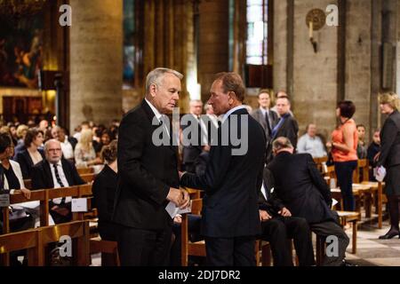 Il Ministro degli esteri francese Jean-Marc Ayrault e l'ex sindaco di Parigi Bertrand Delanoe durante una messa speciale tenutasi nella cattedrale di Notre-Dame de Paris in memoria del padre Jacques Hamel ucciso dai terroristi nella sua chiesa di Saint-Etienne-du-Rouvray, in Normandia, a Parigi, in Francia, il 27 luglio 2016. Foto di Aurelien Morissard/piscina/ABACAPRESS.COM Foto Stock