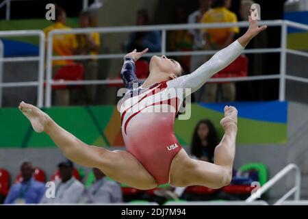 Lauren Hernandez degli Stati Uniti la superstar della squadra femminile statunitense di ginnastica che ha vinto l'evento della squadra femminile di ginnastica artistica a Rio Olympic Arena, Rio, Brasile, il 9 agosto 2016. Foto di Henri Szwarc/ABACAPRESS.COM Foto Stock