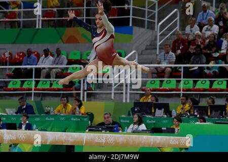 Lauren Hernandez degli Stati Uniti la superstar della squadra femminile statunitense di ginnastica che ha vinto l'evento della squadra femminile di ginnastica artistica a Rio Olympic Arena, Rio, Brasile, il 9 agosto 2016. Foto di Henri Szwarc/ABACAPRESS.COM Foto Stock