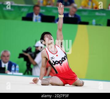 Il ginnasta giapponese Kohei Uchimura esegue la sua routine sul cavallo Pommel nelle finali individuali di ginnastica artistica maschile delle Olimpiadi estive di Rio del 2016 a Rio de Janeiro, Brasile, 10 agosto 2016. Il giapponese Kohei Uchimura ha vinto la medaglia d'oro, l'ucraino Oleg Verniaiev ha vinto l'argento e il britannico Max Whitlock ha vinto il bronzo. Foto di Giuliano Bevilacqua/ABACAPRESS.COM Foto Stock