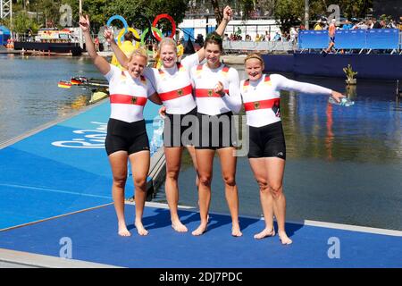 La squadra tedesca ha vinto l'evento di canottaggio delle donne quadruple sculls a Lagoa Rowing Stadium, Rio, Brasile, l'11 agosto 2016. Foto di Henri Szwarc/ABACAPRESS.COM Foto Stock