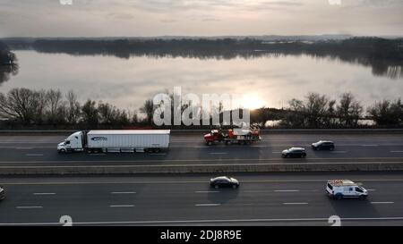 11 Dicembre 2020. Lincoln Ontario Canada, la Grande Hermine @Jordan Harbour da solo lato dell'autostrada QEW al Sunset. Luke Durda/Alamy Foto Stock