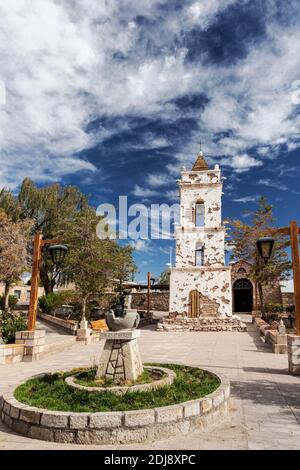 Una chiesa risalente al 1750 nel piccolo villaggio di Toconao, provincia di San Pedro de Atacama, Cile. Foto Stock