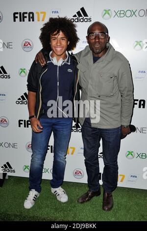 Lucien Jean-Baptiste et son fils lors de la soiree de lancement du jeu FIFA 17 au cercle Cadet a Paris, France, le 26 septembre 2016. Foto di Alban Wyters/ABACAPRESS.COM Foto Stock