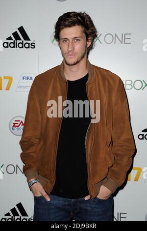 Jean-Baptiste Maunier lors de la soiree de lancement du jeu FIFA 17 au cercle Cadet a Paris, France, le 26 septembre 2016. Foto di Alban Wyters/ABACAPRESS.COM Foto Stock