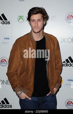 Jean-Baptiste Maunier lors de la soiree de lancement du jeu FIFA 17 au cercle Cadet a Paris, France, le 26 septembre 2016. Foto di Alban Wyters/ABACAPRESS.COM Foto Stock