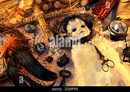 Rituale magico. Wicca, esoterico, voodoo e occulto con oggetti vintage  strega, sfondo Halloween Foto stock - Alamy