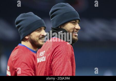 Neymar Jr, Alessandro Florenzi (a sinistra) del PSG durante il warm up prima del campionato francese Ligue 1 partita di calcio tra Pa/LM Foto Stock