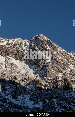 Veliko špičje cima della montagna coperta di neve Foto Stock