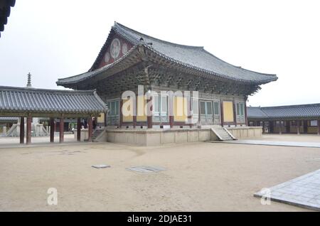 Daeungjeon (la Sala del Grande Illuminismo) all'interno del tempio Bulguksa, Corea del Sud Foto Stock