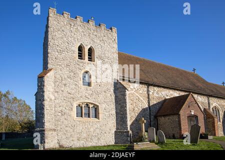 chiesa parrocchiale di san giacomo nel villaggio di grano su l'isola di grano sulla penisola di hoo kent Foto Stock