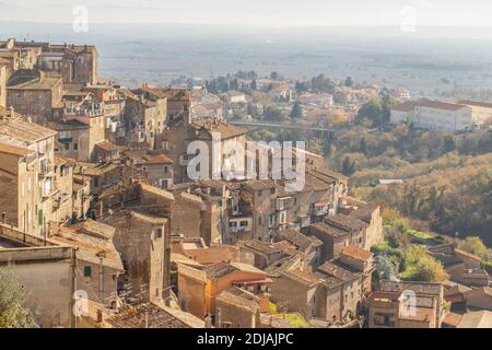 Considerata tra i borghi più belli dell'Italia centrale, Caprarola è un incantevole borgo medievale situato in provincia di Viterbo Foto Stock