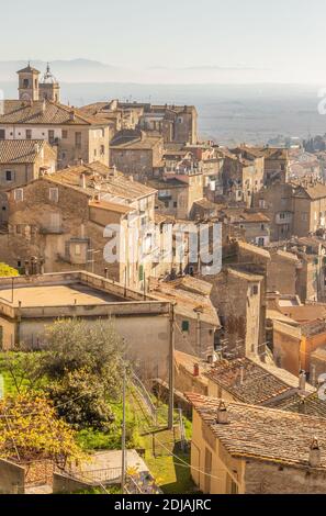 Considerata tra i borghi più belli dell'Italia centrale, Caprarola è un incantevole borgo medievale situato in provincia di Viterbo Foto Stock