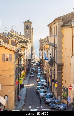 Considerata tra i borghi più belli dell'Italia centrale, Caprarola è un incantevole borgo medievale situato in provincia di Viterbo Foto Stock