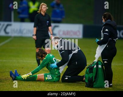 EDGWARE, INGHILTERRA - DICEMBRE 13: Lisa Wei§ di Aston Villa Ladies FC durante Barclays fa Women's Super League tra Tottenham Hotspur e Aston Villa W. Foto Stock