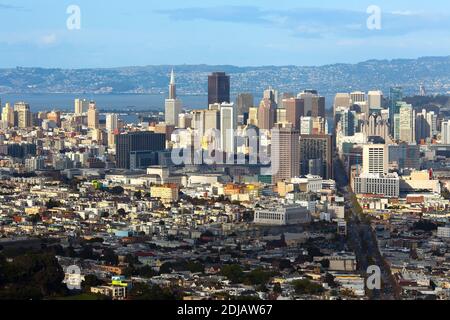 San Francisco, California, Stati Uniti - Vista panoramica del quartiere finanziario di San Francisco e Market Street. Foto Stock