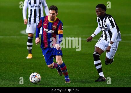 BARCELLONA, SPAGNA - DICEMBRE 13: Lionel messi del FC Barcellona, Mickael Malsa di Levante durante la Liga Santander match tra FC Barcellona e Lev Foto Stock