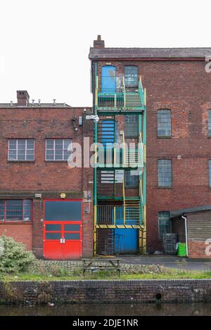 The Birmingham Canal at Smethwick Junction in Smethwick, Sandwell, West Midlands, UK Foto Stock